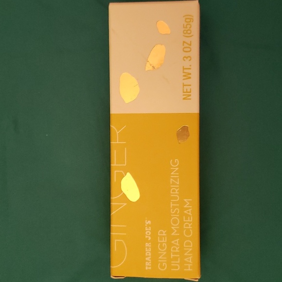 'Oh crap, you got me a present!' Starter Kit.  Bath set+Christmas cards. - Picture 6 of 9